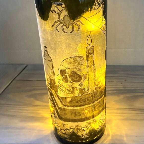 SKULL SKELETON Green Wine Bottle Lit Up Cork Gothic Morbid 12 inches Tall - Picture 3 of 13